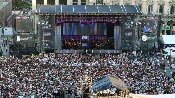 Non più di 20.400 persone al concerto di Radio Italia in piazza a Milano: controlli ai 9 varchi d'accesso