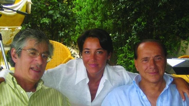 Ronzulli: “Quelle cene con Berlusconi che lo lasciava fumare”