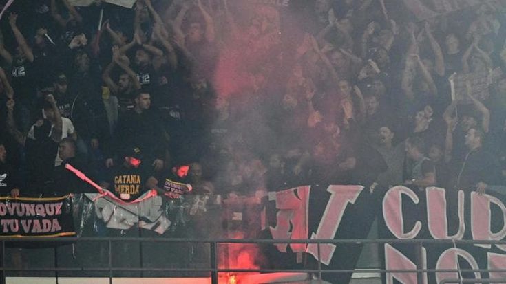 Ma gli ultrà sono una minaccia sullo show. Altra multa al club, il Maradona è a rischio