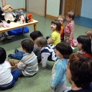 Bimbo di un anno scappa dal nido: genitori in rivolta, denunciata la scuola