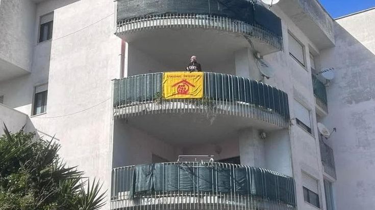 Palazzo occupato a Anzio, 26 famiglie rischiano di finire in strada per effetto del decreto sicurezza