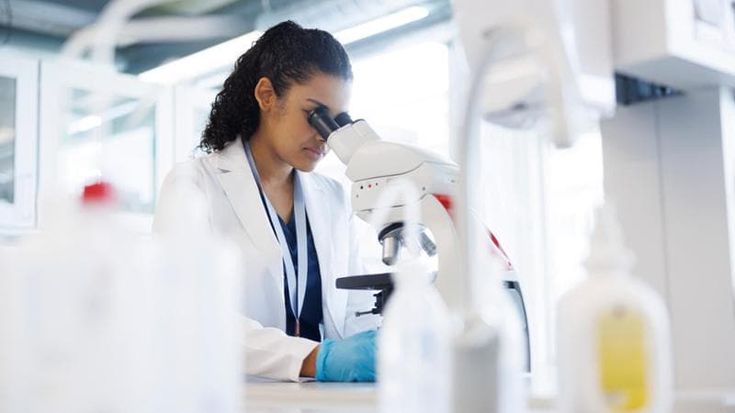 L’impatto dell'IA nella ricerca scientifica: così favorisce lo sviluppo di nuovi farmaci