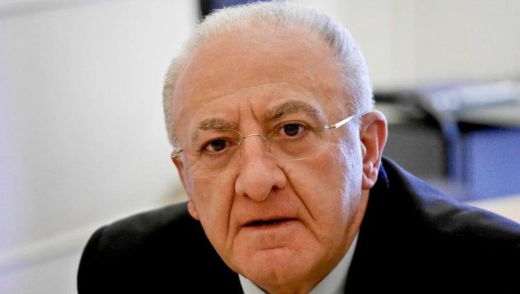 Covid, De Luca: "In Campania scuola in presenza ma solo in sicurezza. Piano per vaccinare gli studenti"