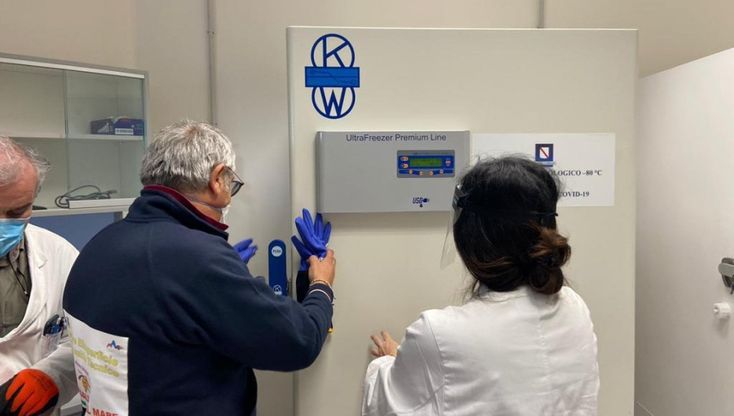 Napoli, l'arrivo dei vaccini anti Covid negli ospedali