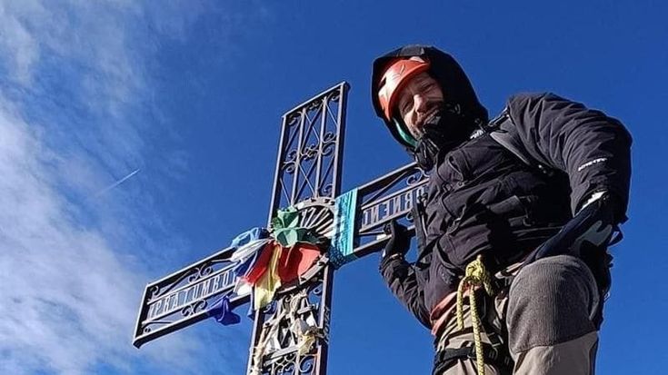Lo Russo in treno con la figlia, Cirio in Liguria: politici al mare o in montagna ma senza social
