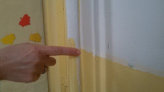 Bari, la beffa delle 'Belle scuole' con gli Lsu: "Pareti pitturate a metà, non potevano usare le scale"