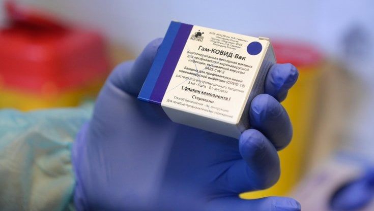 Coronavirus, lo Spallanzani promuove il vaccino russo Sputnik: "Efficace, va approvato"