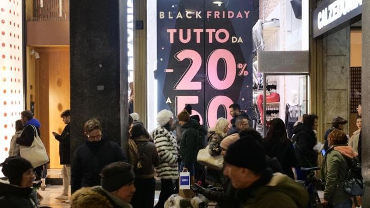 Affitti e bollette in aumento, perse 824 attività in un anno: chiusi 267 bar e 96 negozi di vestiti