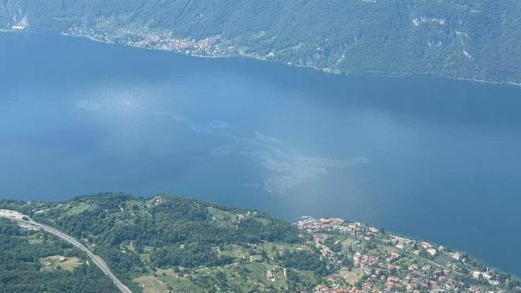 Nafta nel lago di Como, chiazza di 5 chilometri quadrati: aperto un fascicolo per reati ambientali