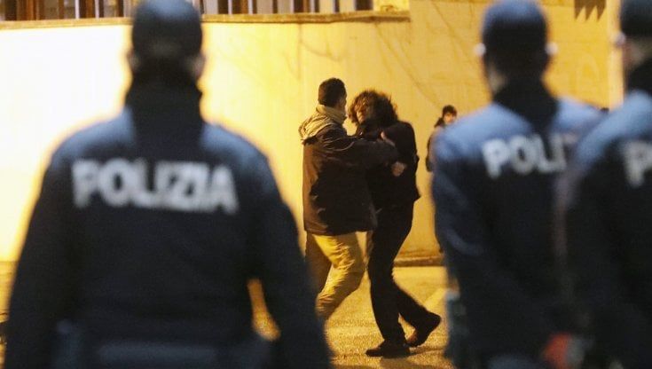 Spaccio di droga con panettone in regalo: 33 arresti a Catania