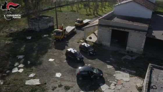 Foggia, scoperto deposito di Jaguar e Range Rover rubate in tutta Italia: arrestati in due  