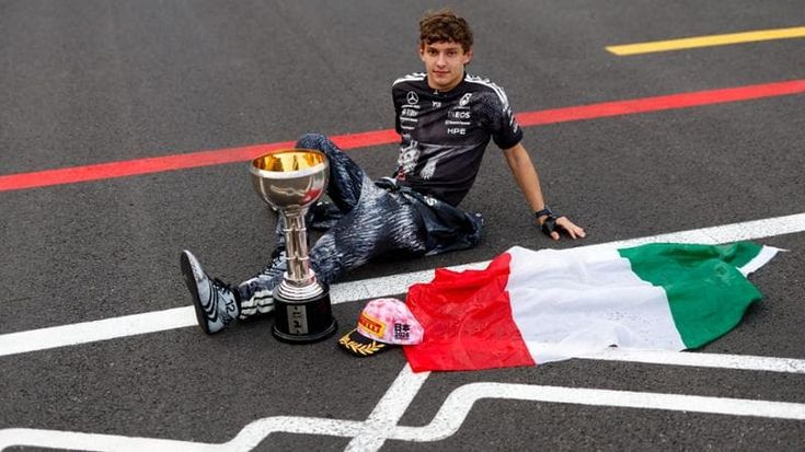 La F1 riparte: regole nuove, macchine riviste (c’è la Macarena sulla Ferrari) e Antonelli leader
