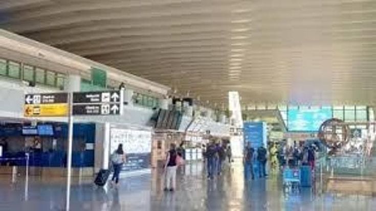 Ruba il bagaglio a un turista in partenza da Fiumicino: condannato a due anni e quattro mesi
