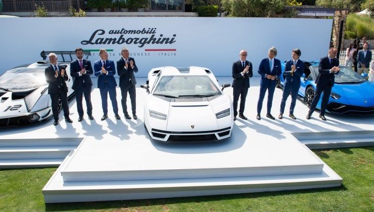 Lamborghini, torna la leggendaria Countach a 50 anni dal debutto: 112 unità a 2,6 milioni di euro