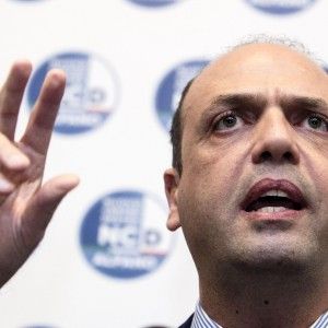 Immigrati, Alfano: "Da inizio anno arrivati in Italia 40 mila migranti"