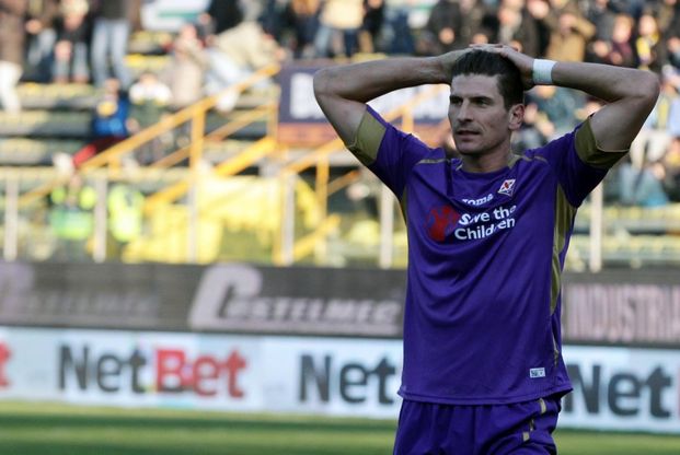 Cos&igrave; Mario Gomez sbaglia il rigore