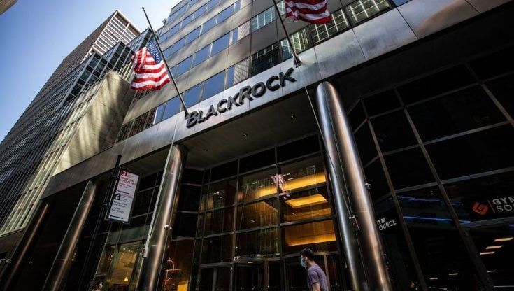 Clima, Blackrock avverte i clienti: “La transizione verso le emissioni zero avrà un impatto sui vostri portafogli”