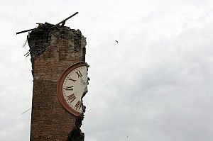 Sisma, due mesi dopo<br />scesi a ottomila i senzatetto