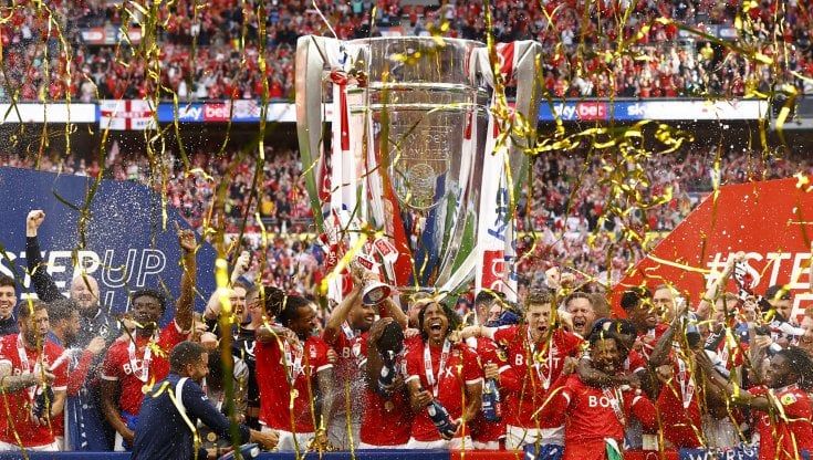 Il Nottingham Forest torna in Premier League dopo 23 anni: battuto in finale l'Huddersfield