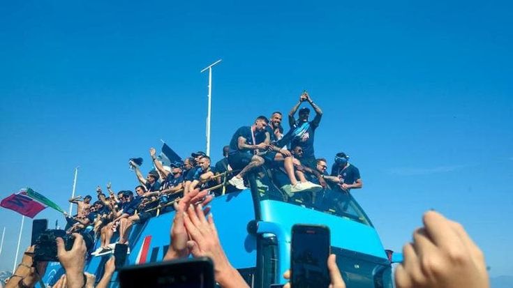 Napoli, il lungomare dello scudetto: la grande festa azzurra con tifosi e squadra