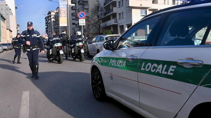 Abusi sessuali e violenze contro l’ex compagna soccorsa per strada sanguinante: arrestato