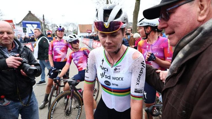 Lotte Kopecky molestata da uno spettatore durante la Gand-Wevelgem: “Gesto inqualificabile”