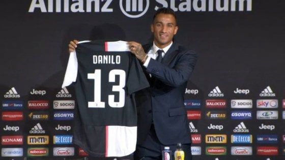 Juventus, Danilo: "Sarri come Guardiola, giocare con CR7 uno stimolo in più"