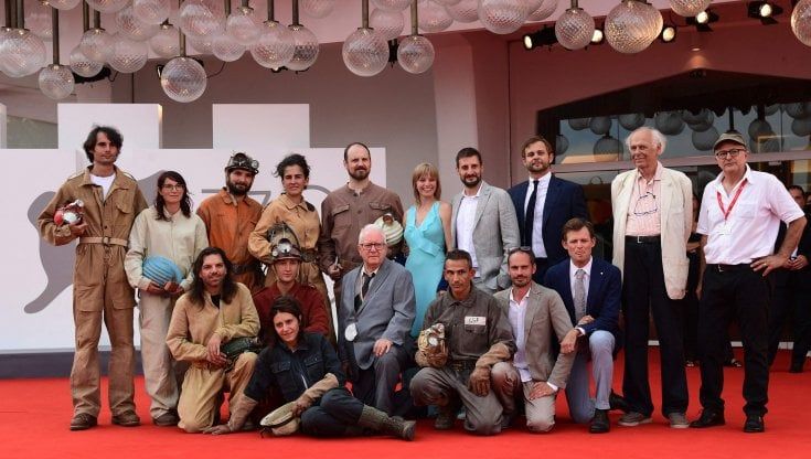 Venezia 78. 'Il buco', sul tappeto rosso speleologi di ieri e di oggi. Il regista: "Si va in grotta per riflettere sul tempo"