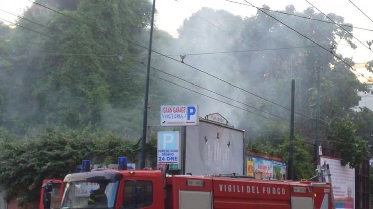 Corso Garibaldi, fiamme nella stazione più antica d'Italia