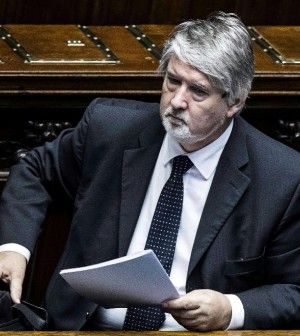 Lavoro, il piano Poletti in vigore da gennaio: "Resta l'articolo 18"