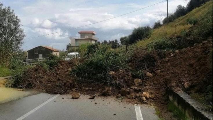 Maltempo, frane e strade interrotte: i Nebrodi isolati sotto la pioggia