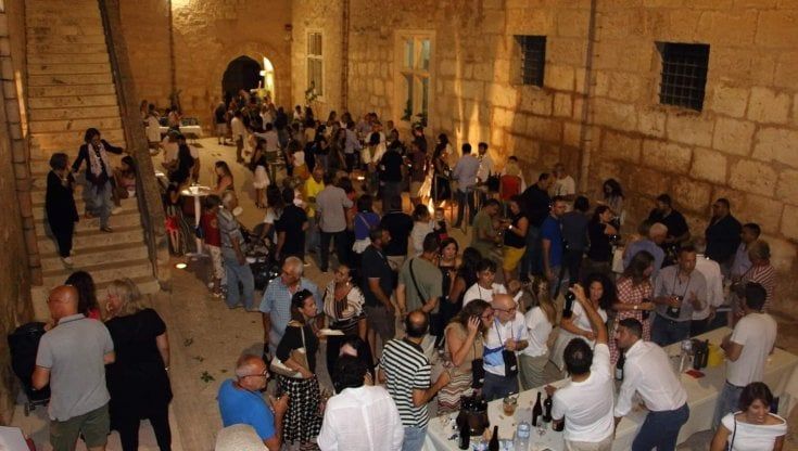 Brindisi sotto le stelle per la notte di San Lorenzo