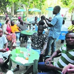 Profughi, troppo pochi gli spazi per i minori uno su dieci finisce con gli adulti