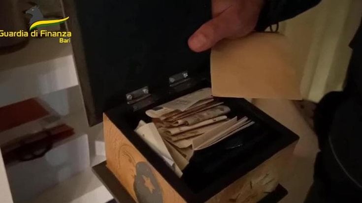 Tangenti Asl Bari, i dipendenti arrestati non rispondono al gip. Parziali ammissioni da imprenditore