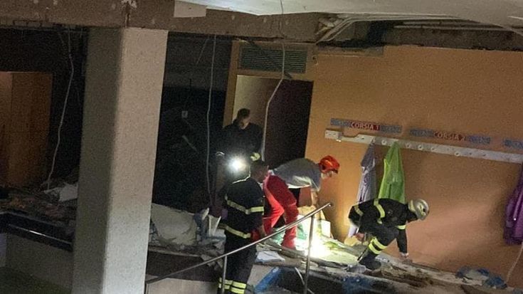 Crollo del controsoffitto in piscina a Bari, 4 indagati: “Omissione periodica della manutenzione”