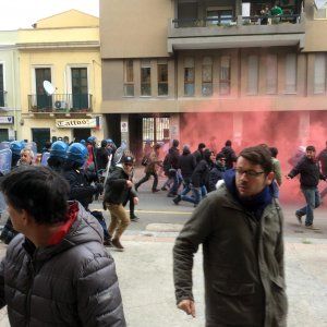Salvini a Cagliari, scontri tra polizia e antifascisti