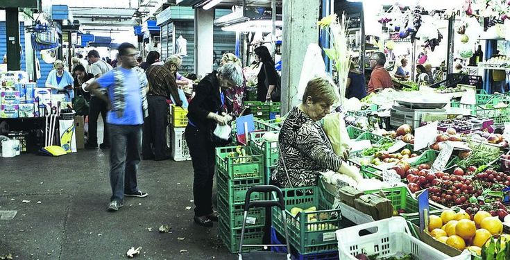 "Mercati aperti anche di notte". Il Comune liberalizza gli orari