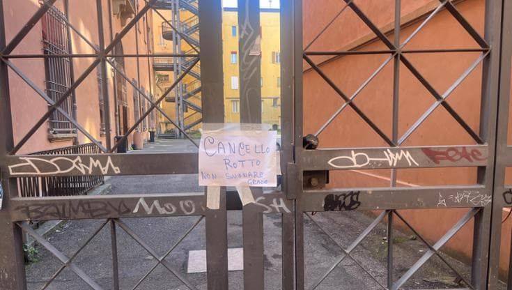 Minghetti, danni dopo l’occupazione. I prof: “Ferma condanna a un’azione violenta di pochi”