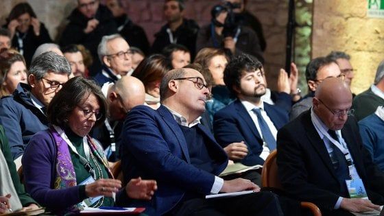 Sondaggi, balzo in avanti del Pd. Si arresta la corsa di Meloni ma la destra è oltre il 50 per cento 