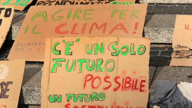 Fridays for Future, la protesta dei giovani invade De Ferrari