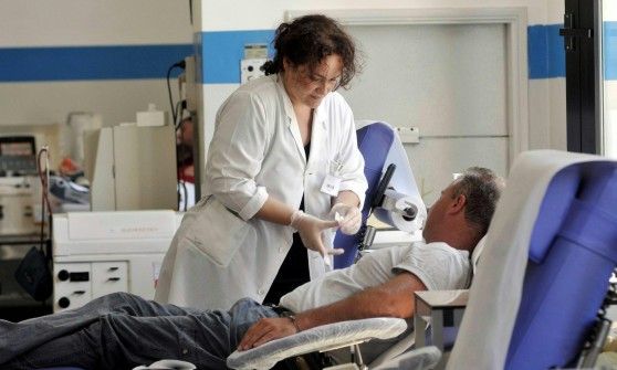 Carenza di sangue: "Donate prima delle ferie"
