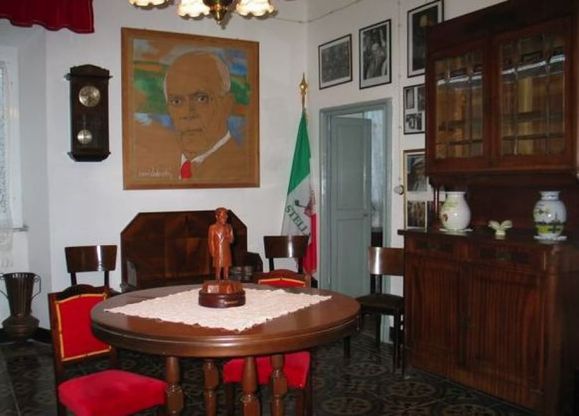 Le pipe e le carte da gioco usate con Bearzot nel museo di Pertini