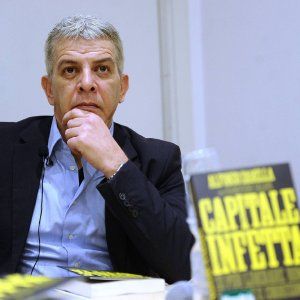 Appalti illegali a Roma, la procura con Cantone: "Così si affossa la città"