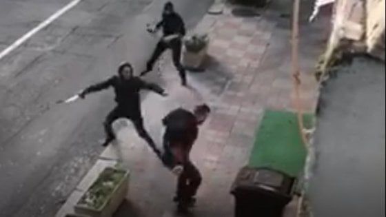 Cagliari, agguato degli ultras sardi ai tifosi laziali: almeno due feriti