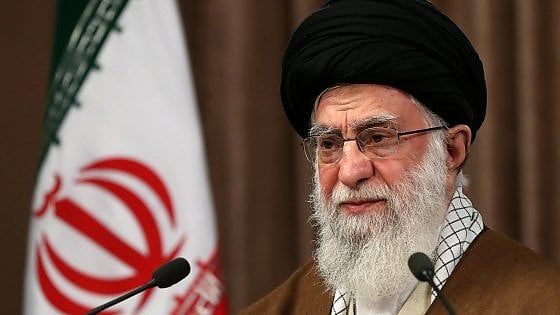 Iran, Khamenei: "Israele è un tumore nel Medio Oriente, armiamo i palestinesi"