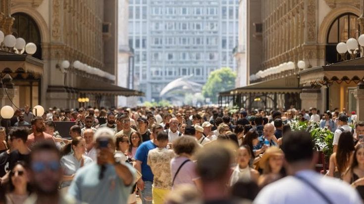 Pubblicità e negozi in Galleria, otto indagati per la concessione degli spazi: ipotesi corruzione