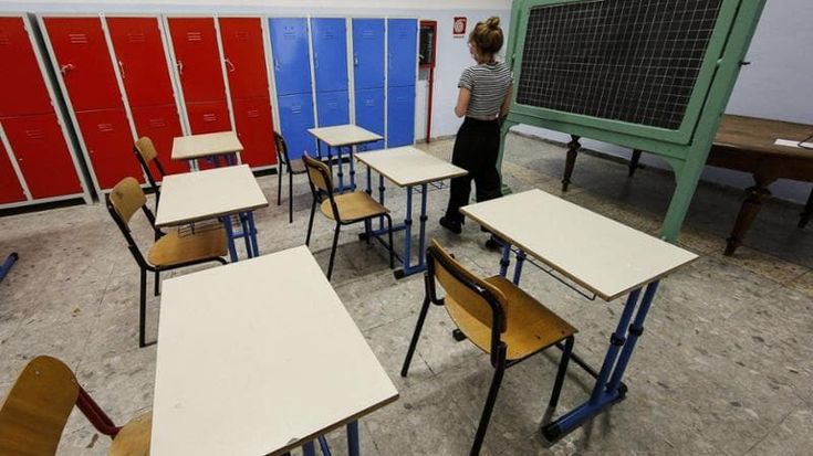 “Io, precaria della scuola: in classe da settembre, pagata solo 600 euro”