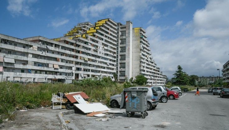 Scampia, i dannati della Vela Celeste: "Qui prima si campava, ora non più"
