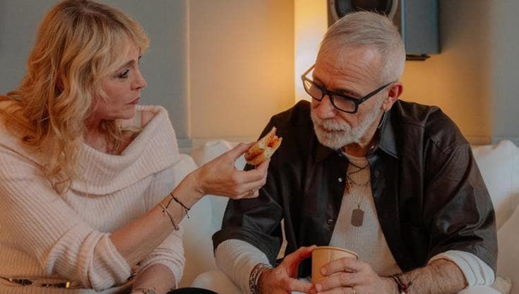 E a Sanremo gli eterni esclusi Jalisse cantano la pizza surgelata