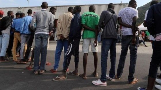 "Castel Volturno è una bomba sociale. Permesso di soggiorno per i migranti"